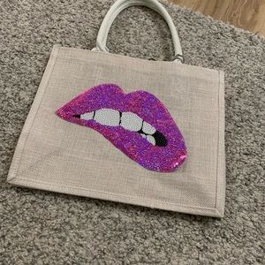 White jute tote pink lips